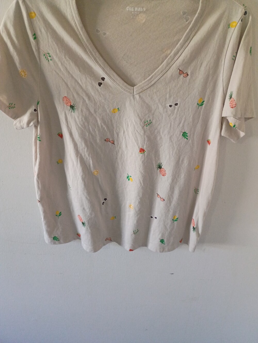 Old Navy Women's Cream V-Neck Tee with Tropical Print
